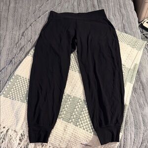 Women’s Lululemon Black joggers 🖤